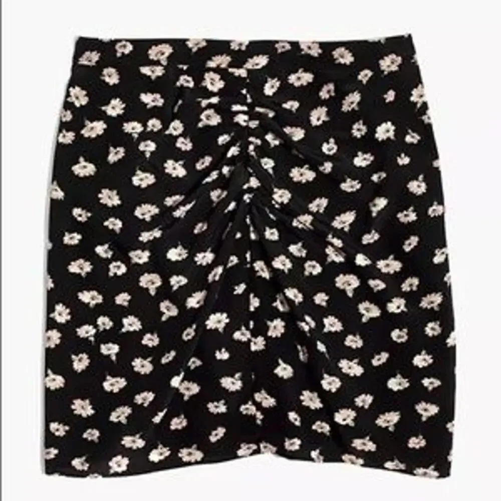 Madewell Silk Ruched Front 90's Skirt in Black Seattle Floral 2